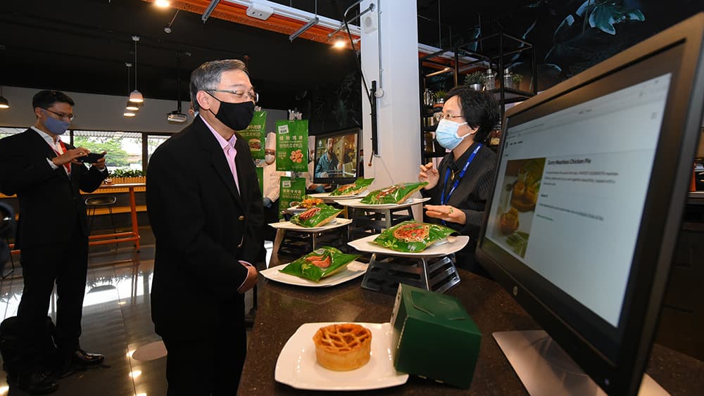 1000x563 Minister Gan experiences Harvest Gourmet, a range of plant based meal solutions by Nestle