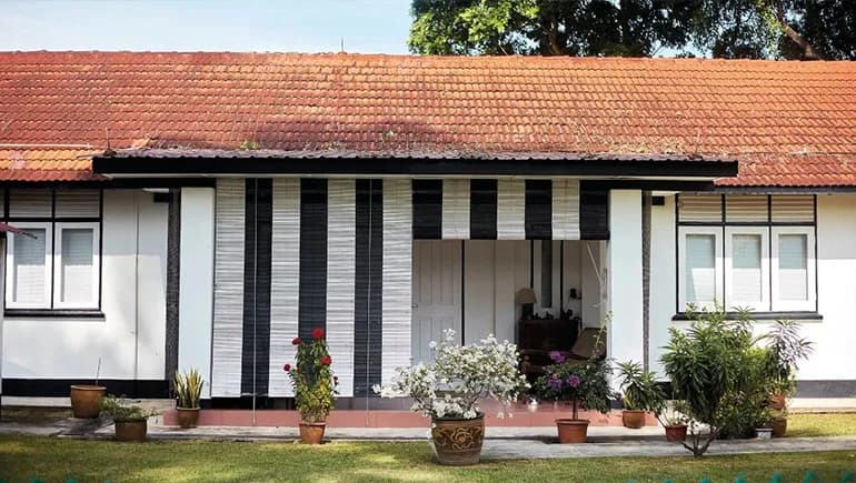 A stately colonial mansion within the Botanic Gardens