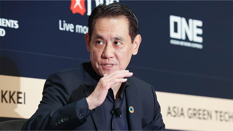 ABeam Consulting President and CEO Tatsuya Kamoi calls for standardizing data models at the Asia Green Tech Summit on Feb. 8 in Singapore. (Photo by Ken Kobayashi)