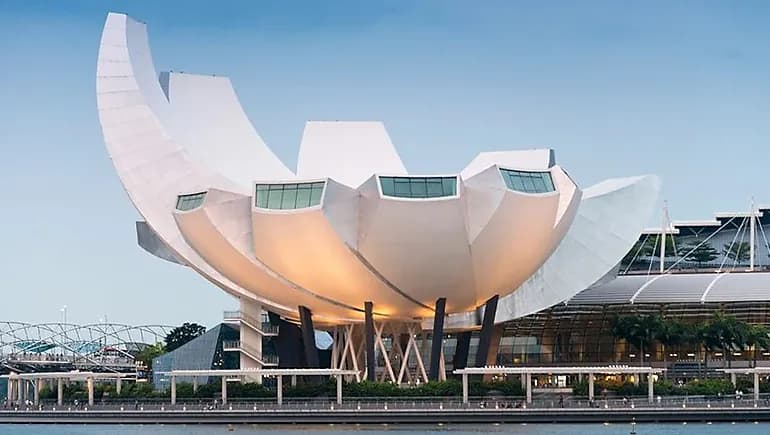 The emergence of a postmodern, 21st-century skyline