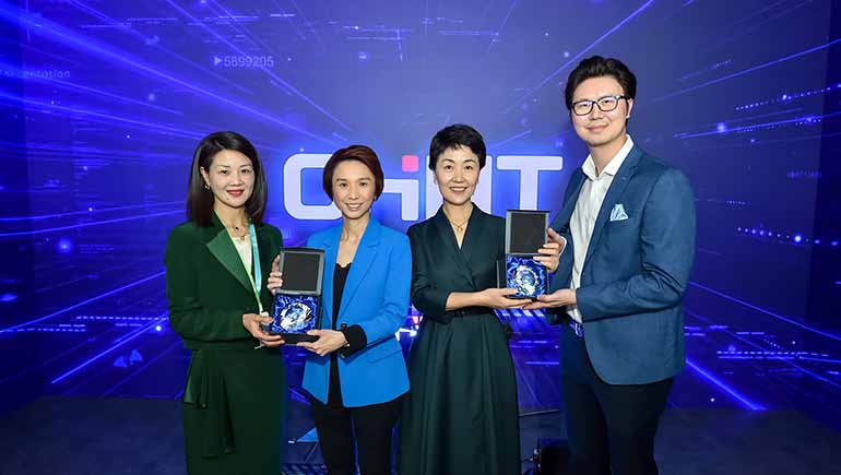 Image of Ms. Zheng Bei Bei, Minister of State Low Yen Ling, Her Excellency Sun Haiyan, and Mr. Johnson Luu at CHINT’s Asia Pacific Innovation Lab and Headquarters launch event