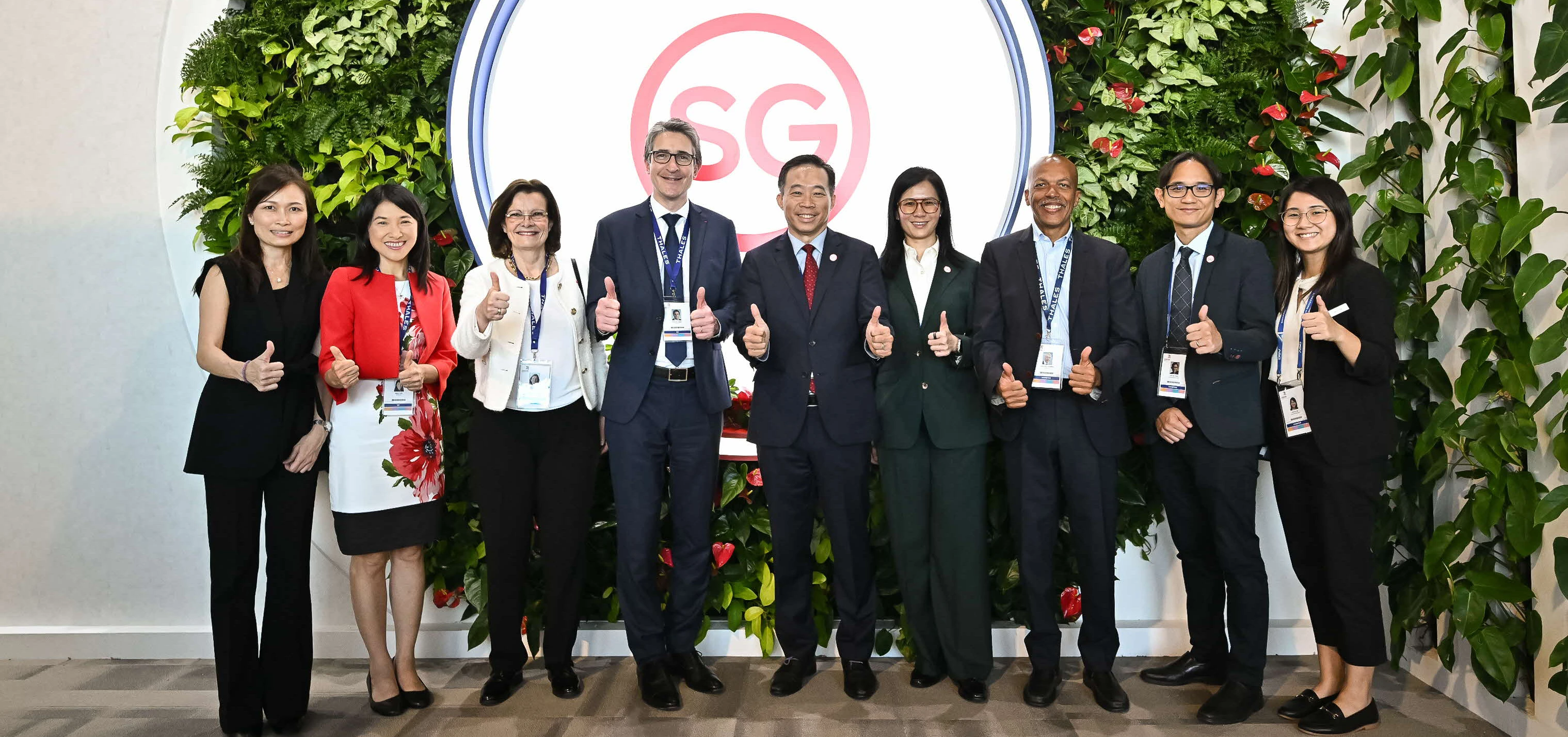 From left to right: Emily TAN, Country Director and Chief Executive of Thales in Singapore, Pascale SOURISSE, Senior Executive Vice President, International Development, Patrice CAINE, Chairman and CEO, Thales Group, PNG Cheong Boon, Chairman, EDB, Cindy KOH, Executive Vice President, Advanced Manufacturing Group, ⁠LIM Tse Yong, Senior Vice President and Head, Mobility and Industrial Solutions