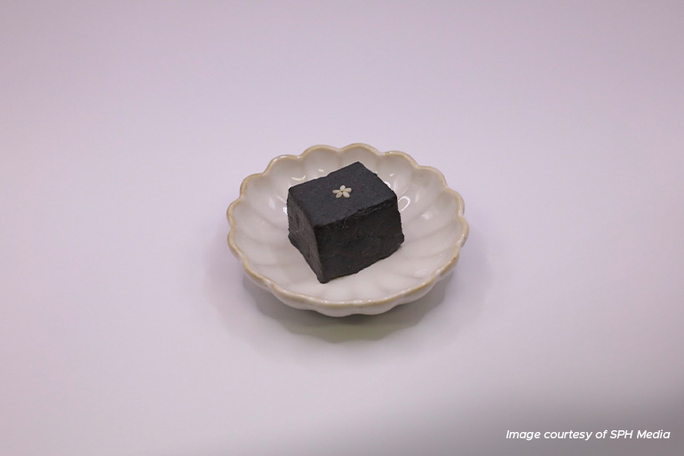 Protein-rich pudding made with lentil protein (left) and the same flavoured with black sesame (right). Image courtesy of SPH Media