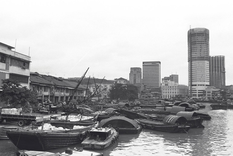 The Singapore River clean-up transformed it from a waterway choked up with waste into a clean and beautiful river. Image courtesy of SPH Media.