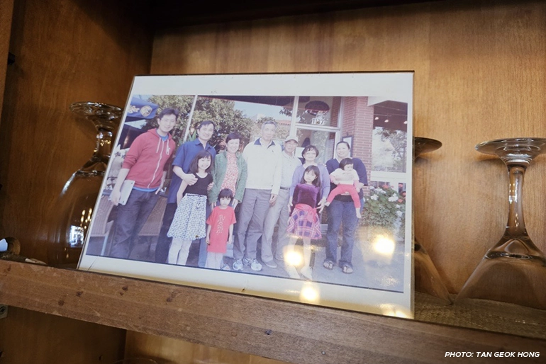 Tan Geok Hong dined with family members at a Singaporean restaurant near her home on 9 August last year, and discovered a photo of Senior Minister Lee Hsien Loong on display.