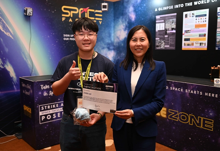 Lynette at a Space Faculty student conference.