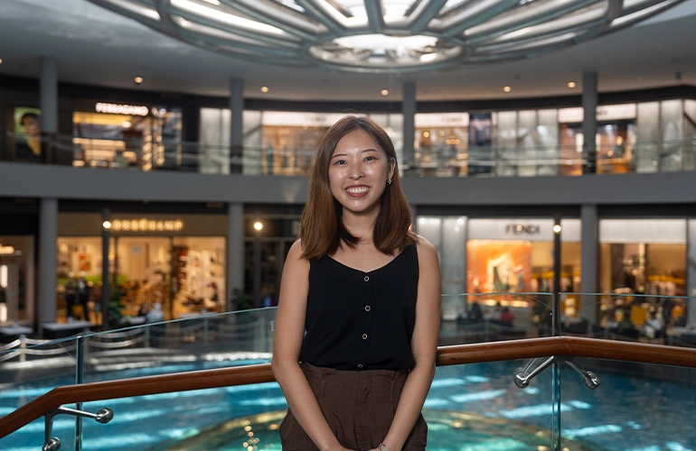 Bernice Ng profile image with Marina Bay Sands mall at the background.