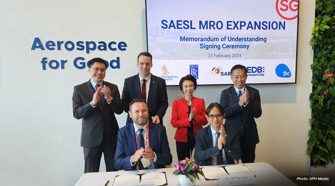 Singapore Minister of State for Trade and Industry Low Yen Ling (in red), Simon Middlebrough, CEO of SAESL (seated, left) and Lim Tse Yong, senior vice-president and head of mobility and industrials at EDB (seated, right) at the signing of the memorandums of understanding.