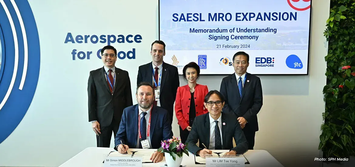 Minister of State for Trade and Industry Low Yen Ling (in red) witnessing the signing of an agreement by SAESL’s CEO Simon Middlebrough (bottom left) and EDB Senior Vice President Lim Tse Yong (bottom right) on February 21