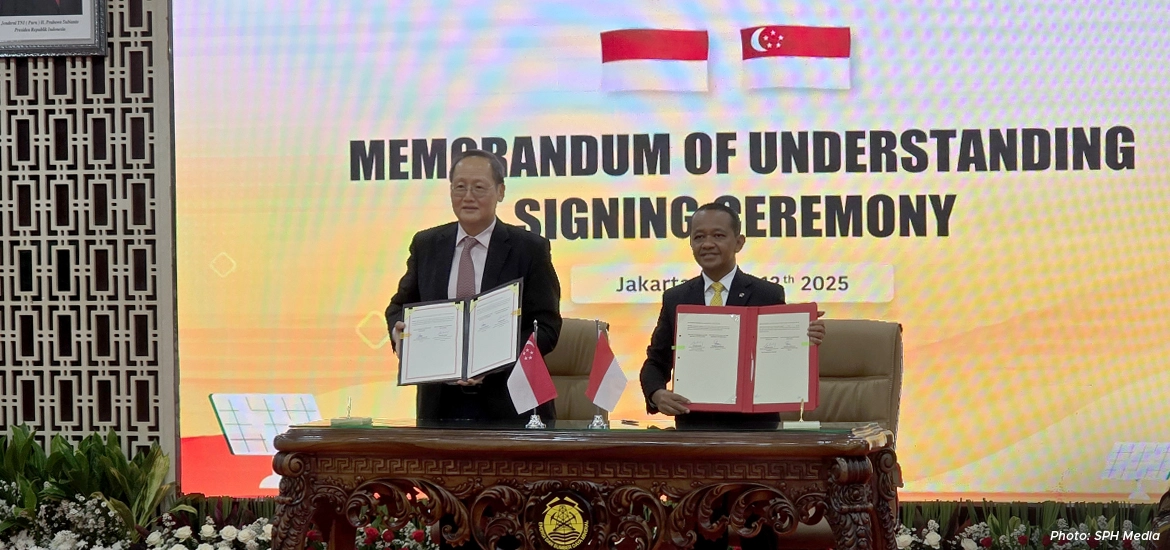 Singapore’s Minister-in-charge of Energy and Science and Technology, Dr Tan See Leng, and Indonesia’s Minister for Energy and Mineral Resources, Dr Bahlil Lahadalia.