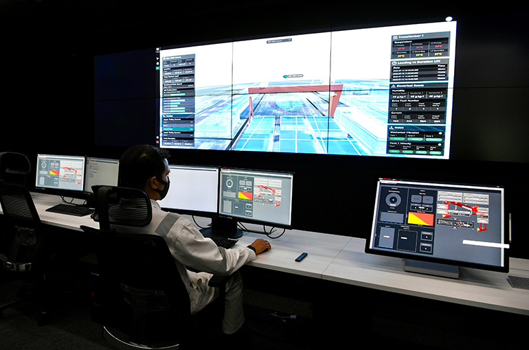A field engineer using the smart glass to key information about a crane.