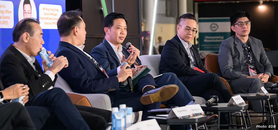 Minister of State Alvin Tan (centre) and  (from left) Chee Teck Lee of Moveon Technologies; SMF vice-president Melvin Tan; Don Teng of Omron Asia-Pacific; and Chua Ren Tsong from Clemvision.