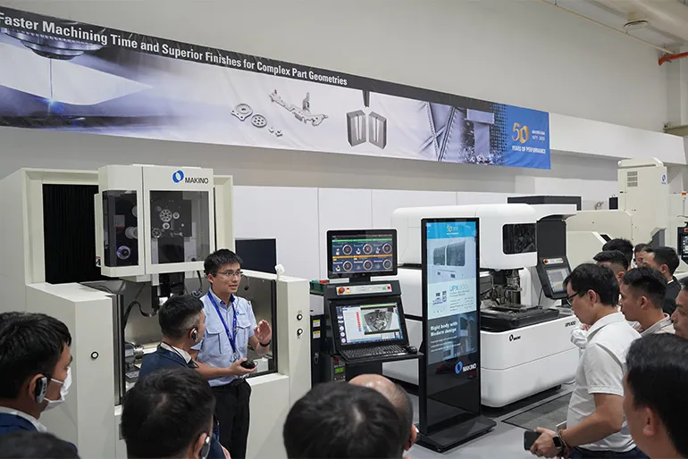 Makino Asia application engineer sharing the latest technological solutions with customers