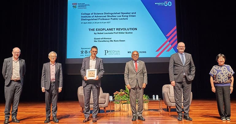 Alice invited Nobel laureate Didier Queloz to the Nanyang Technological University for a public lecture.