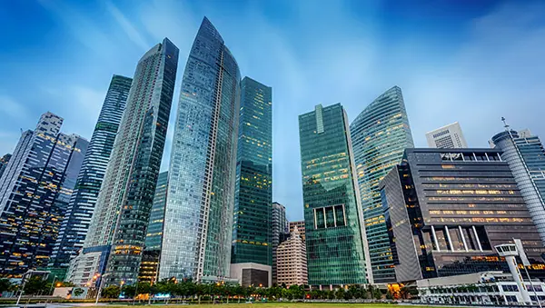 Modern skyscrapers in Singapore’s financial district, reflecting a dynamic business environment.