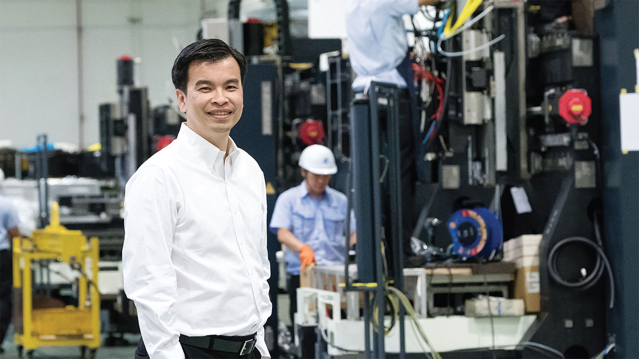 ネオ・エンチョン（Neo Eng Chong）氏 マキノアジア 社長兼CEO　 Assembly Factory Shopfloorにて 