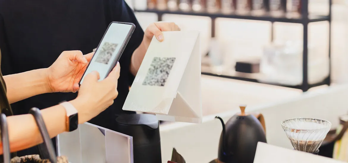 A lady scanning the paynow qr.